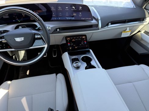New 2026 Cadillac Vistiq Luxury AWD/4WD image 16