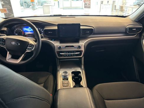 Used 2024 Ford Explorer XLT AWD/4WD image 25