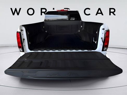 Used 2024 Chevrolet Colorado LT w/ LT Convenience Package image 18