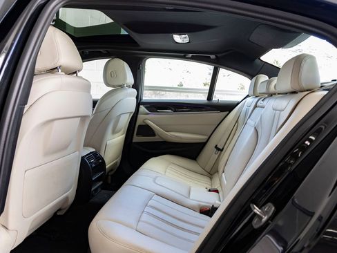 Used 2023 BMW 530i w/ Premium Package image 21