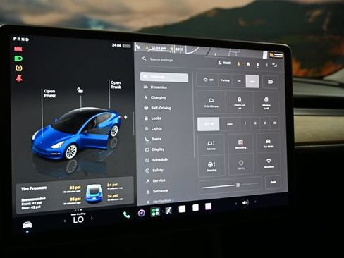 Used 2023 Tesla Model 3 Standard Range RWD image 34