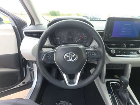 Used 2023 Toyota Corolla Cross LE FWD image 23