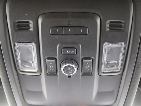 Used 2024 Chevrolet Tahoe Z71 w/ Luxury Package image 21