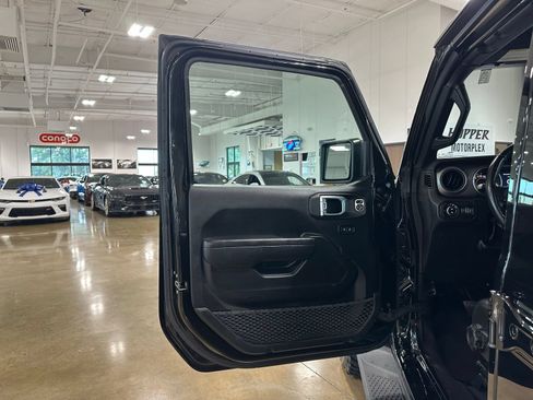 Used 2022 Jeep Gladiator Sport AWD/4WD image 11