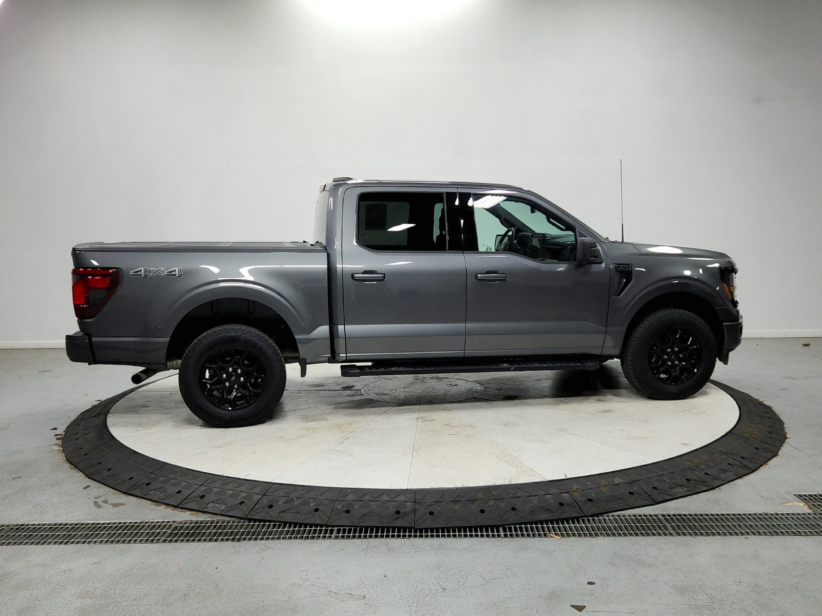 Used 2024 Ford F150 XLT w/ XLT Black Appearance Package AWD/4WD image 9