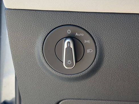 New 2026 Volkswagen Taos SE FWD image 26