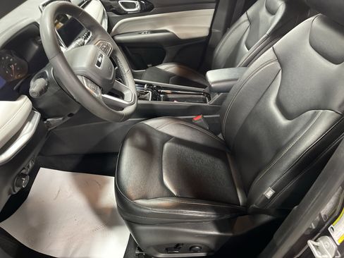 Used 2024 Jeep Compass Limited image 9