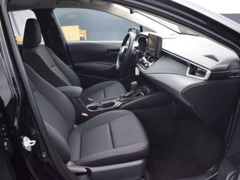 Used 2025 Toyota Corolla LE FWD image 10