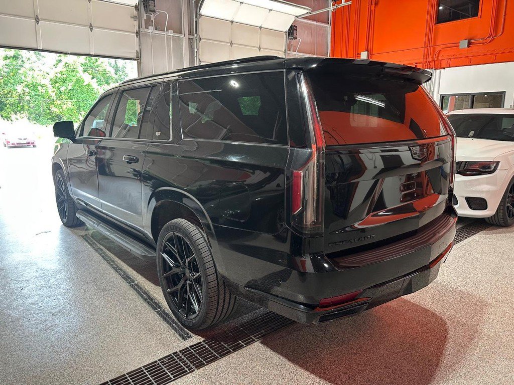 Used 2021 Cadillac Escalade ESV Sport AWD/4WD image 3