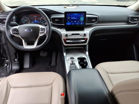 Used 2023 Ford Explorer XLT w/ Equipment Group 202A image 15