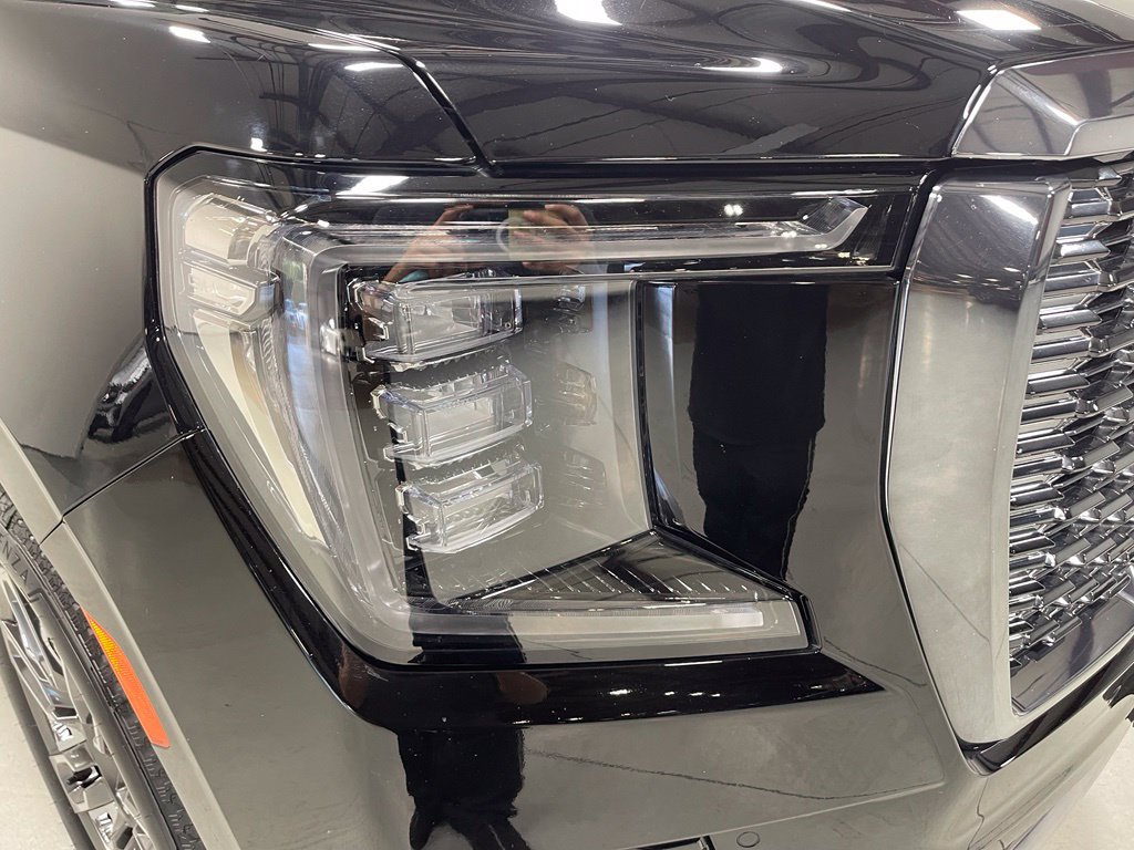 Used 2024 GMC Yukon XL Denali Ultimate AWD/4WD image 10