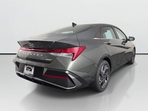 Used 2026 Hyundai Elantra Limited FWD image 6