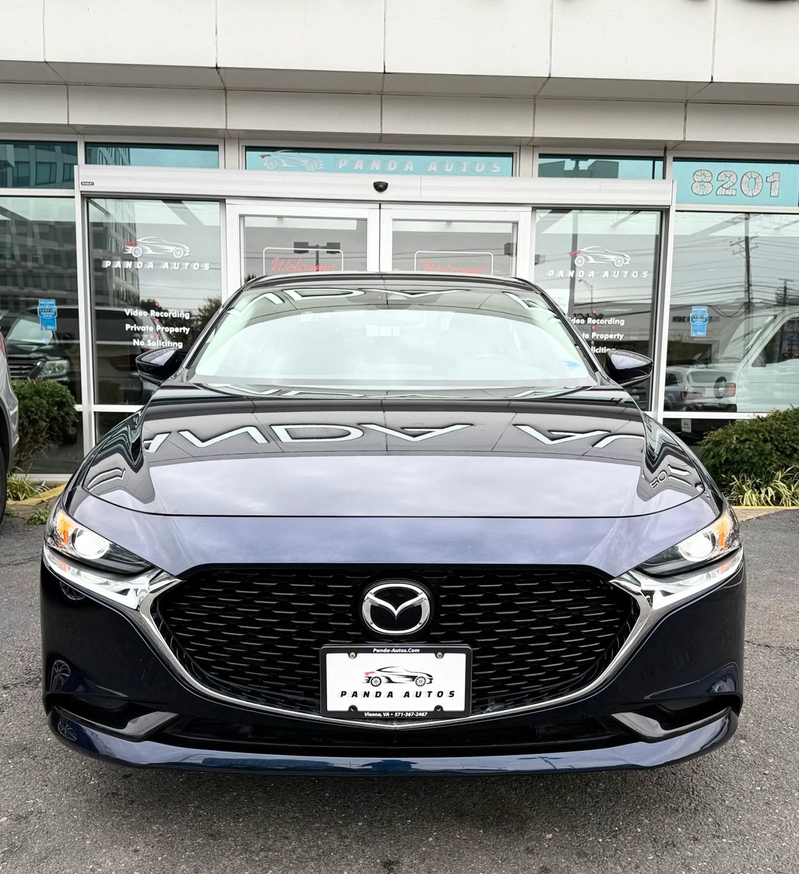 Used 2019 MAZDA MAZDA3 Sedan w/ Preferred Package FWD image 2