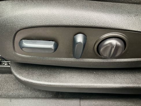 Used 2022 GMC Terrain SLE w/ Driver Convenience Package image 11