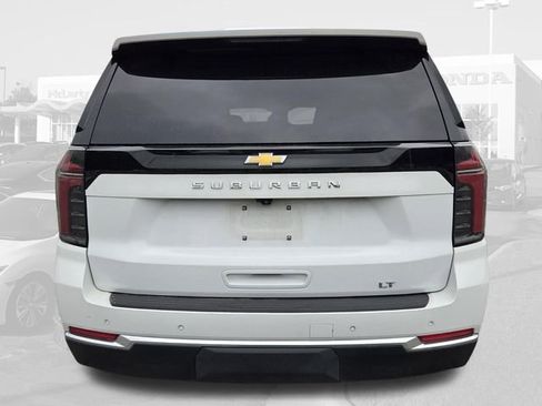 Used 2025 Chevrolet Suburban LT RWD image 6