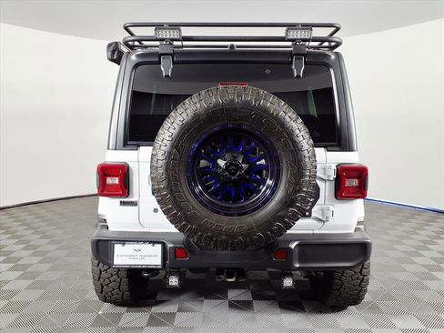 Used 2018 Jeep Wrangler Unlimited Sahara image 5