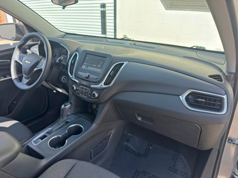 Used 2018 Chevrolet Equinox LT FWD image 13