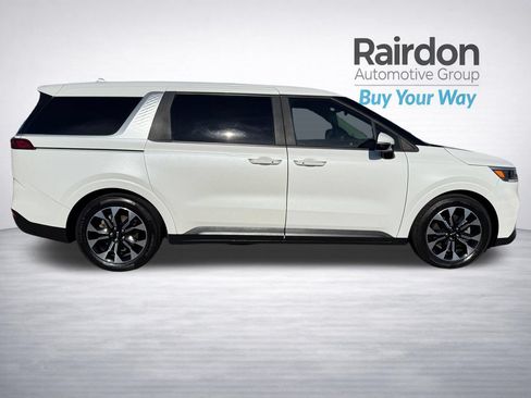Certified 2022 Kia Carnival EX FWD image 8