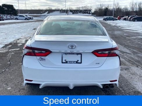 Used 2023 Toyota Camry SE image 4