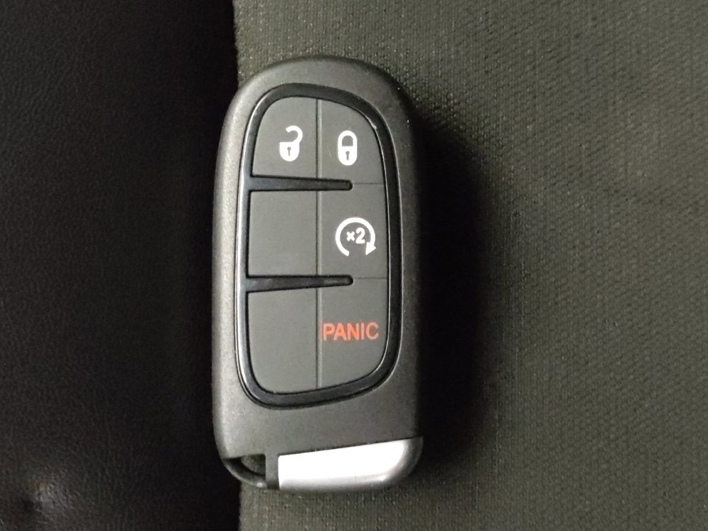 Used 2021 Jeep Cherokee Latitude Plus FWD image 32