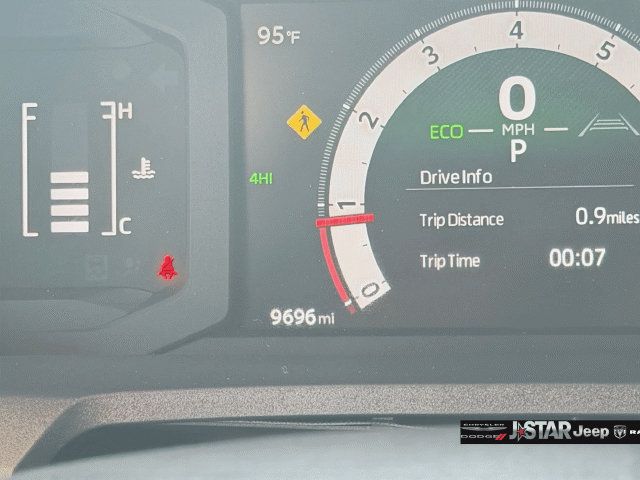 Used 2025 Toyota 4Runner SR5 AWD/4WD image 32