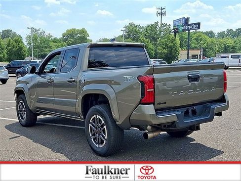 Used 2024 Toyota Tacoma TRD Sport AWD/4WD image 4