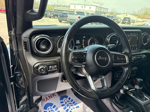 Used 2020 Jeep Wrangler Unlimited Sahara image 15