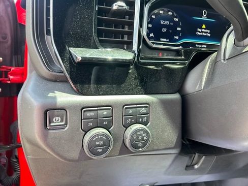 Used 2025 Chevrolet Silverado 1500 ZR2 AWD/4WD image 17