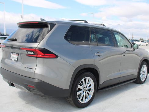 Certified 2025 Toyota Grand Highlander AWD image 3