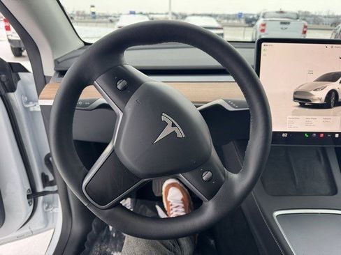 Used 2025 Tesla Model Y Long Range image 15