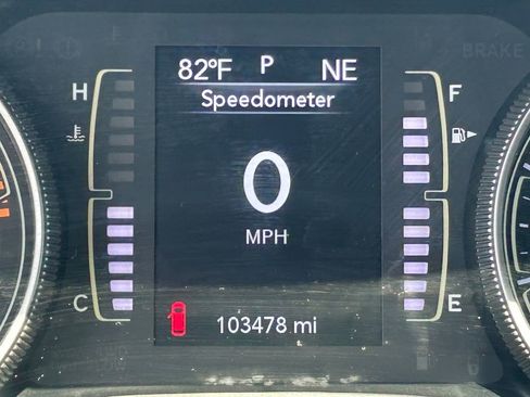 Used 2019 Jeep Cherokee Latitude Plus w/ Comfort/Convenience Group FWD image 23