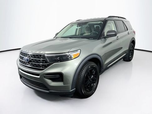 Used 2020 Ford Explorer XLT w/ Cold Weather Package AWD/4WD image 3