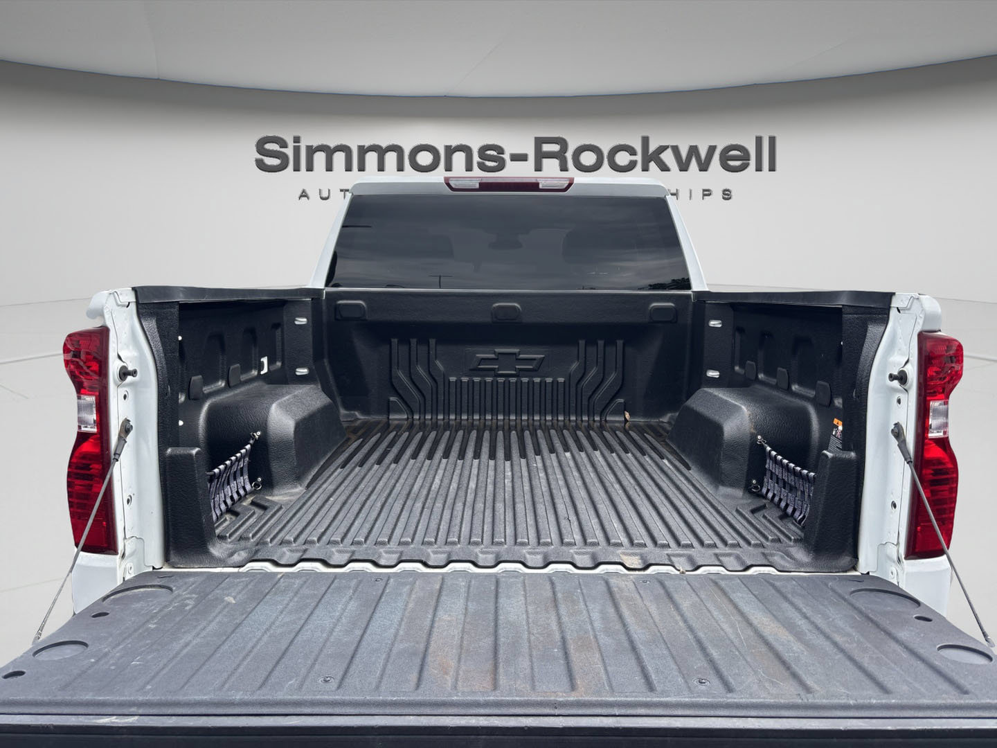 Used 2024 Chevrolet Silverado 1500 LT AWD/4WD image 8