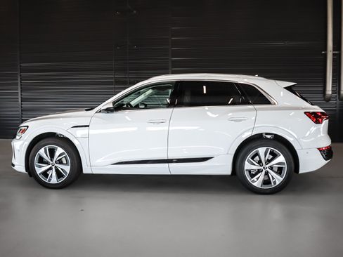 Used 2024 Audi Q8 e-tron Premium Plus w/ Premium Plus Package AWD/4WD image 14