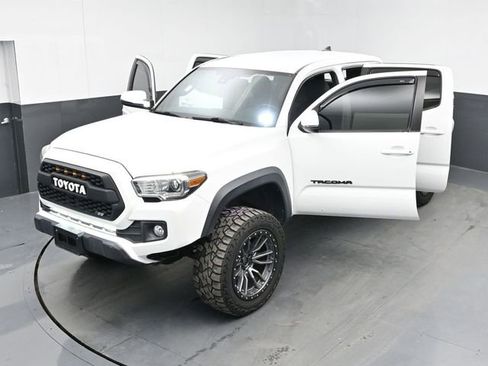 Used 2019 Toyota Tacoma TRD Off-Road w/ Technology Package image 49