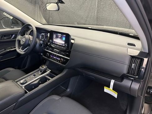 New 2025 Nissan Pathfinder SV w/ Black Appearance Package AWD/4WD image 16