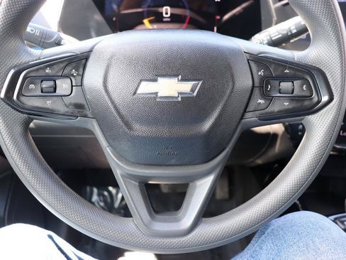 Used 2025 Chevrolet Trax LT FWD image 26