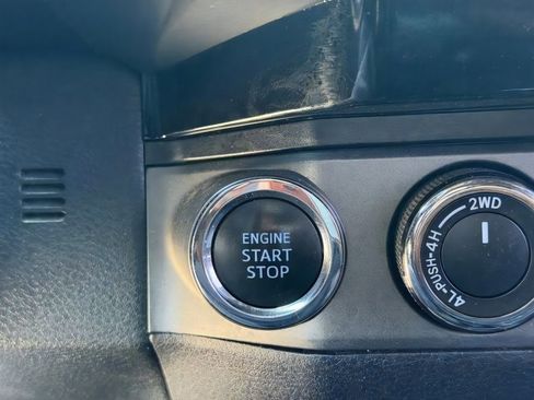 Used 2018 Toyota Tacoma TRD Off-Road AWD/4WD image 29