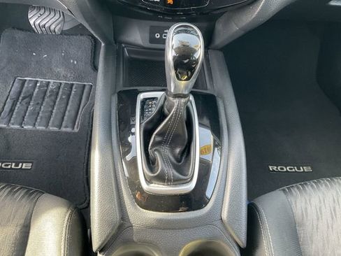 Used 2019 Nissan Rogue SV image 23