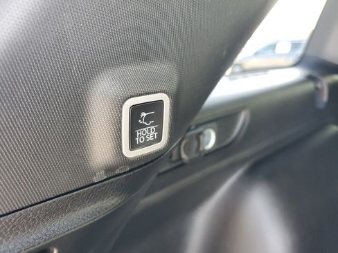 Used 2023 Jeep Grand Cherokee Altitude image 7