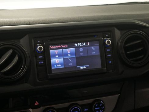 Used 2017 Toyota Tacoma SR image 21