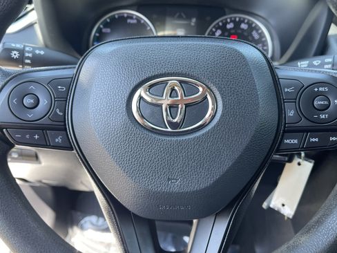 Used 2021 Toyota RAV4 LE AWD/4WD image 20
