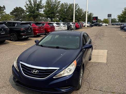 Used 2012 Hyundai Sonata GLS FWD image 1