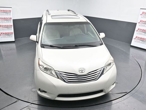 Used 2017 Toyota Sienna XLE image 11