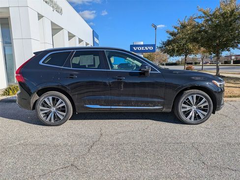 Certified 2022 Volvo XC60 B5 Inscription w/ Advanced Package image 3