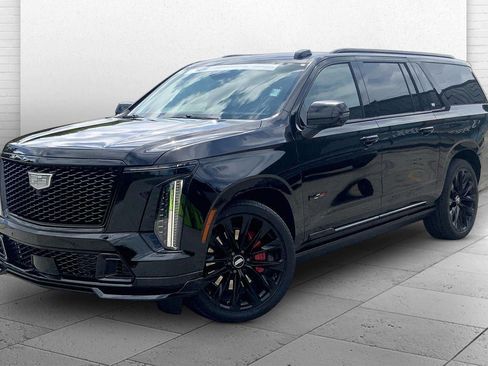 Certified 2025 Cadillac Escalade ESV V w/ LPO, ONYX Package AWD/4WD image 13