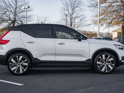 Used 2021 Volvo XC40 P8 Recharge w/ Advanced Package image 3