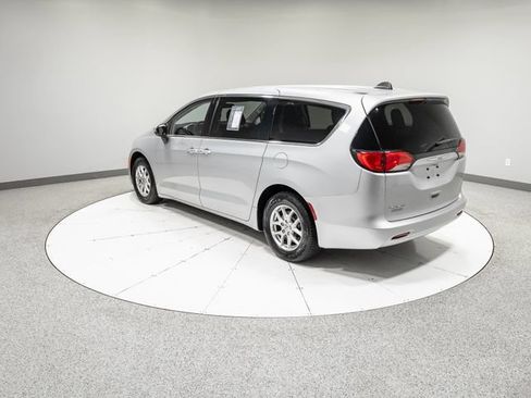 Used 2022 Chrysler Voyager LX FWD image 35