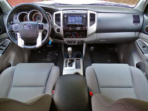 Used 2015 Toyota Tacoma 4x4 Double Cab w/ TRD Off-Road Package image 37