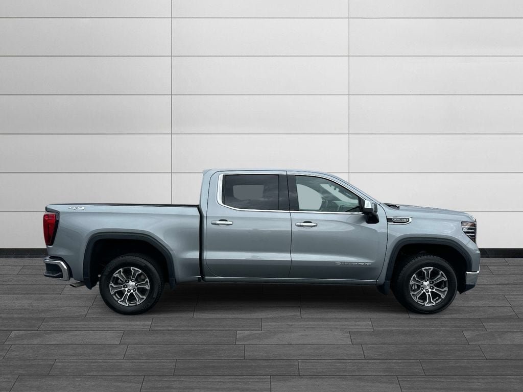 Used 2025 GMC Sierra 1500 SLT AWD/4WD image 2